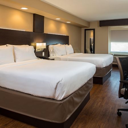 Holiday Inn Express & Suites San Antonio Medical - Six Flags By Ihg Kültér fotó